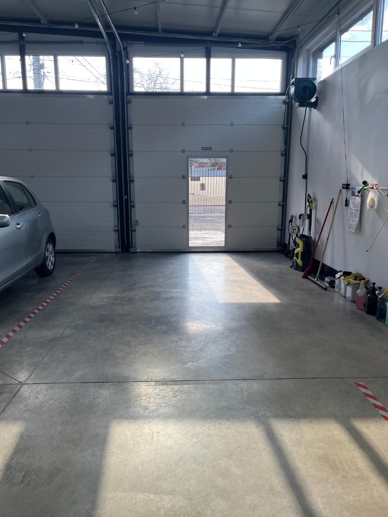 Interior service auto